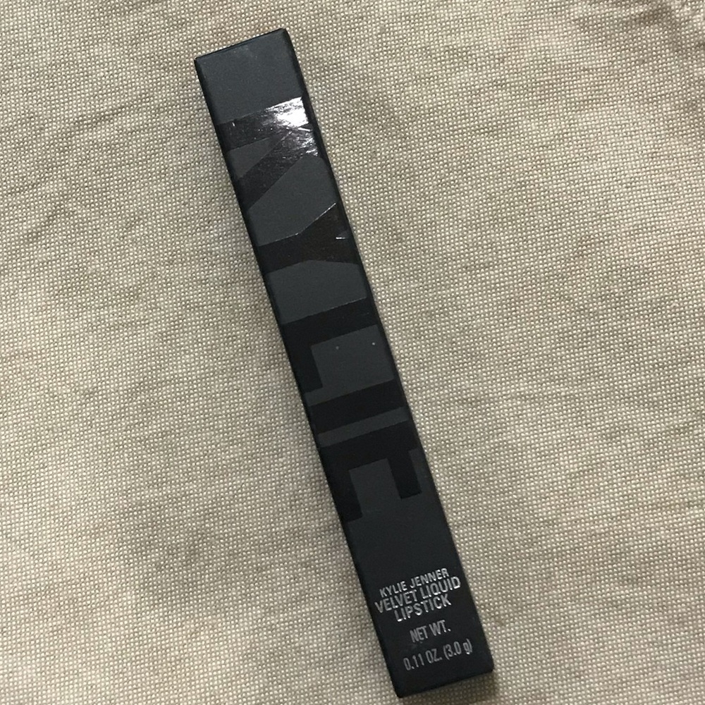 Kylie Cosmetics velvet liquid lipstick boy bye